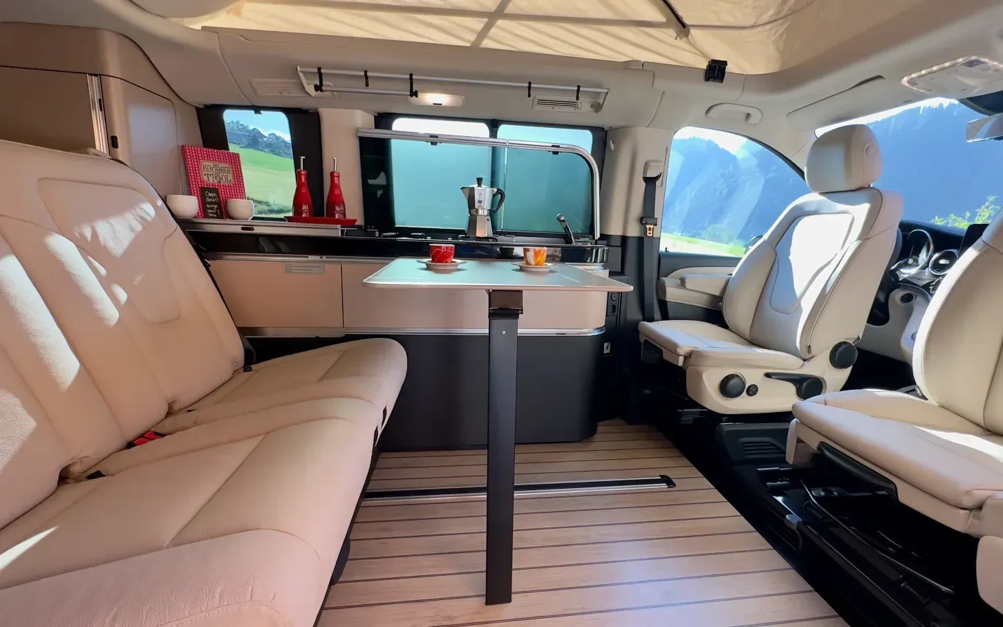 Premium Van für ein Camping Abenteuer buchen